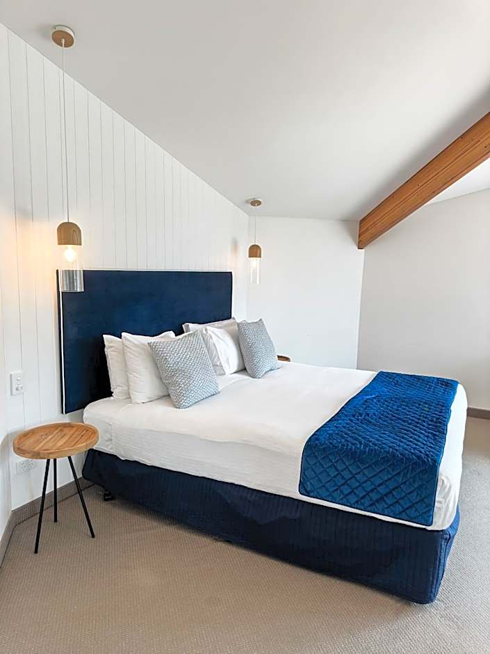 Waves Hotel Byron Bay