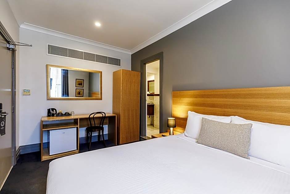 Royal Exhibition Hotel