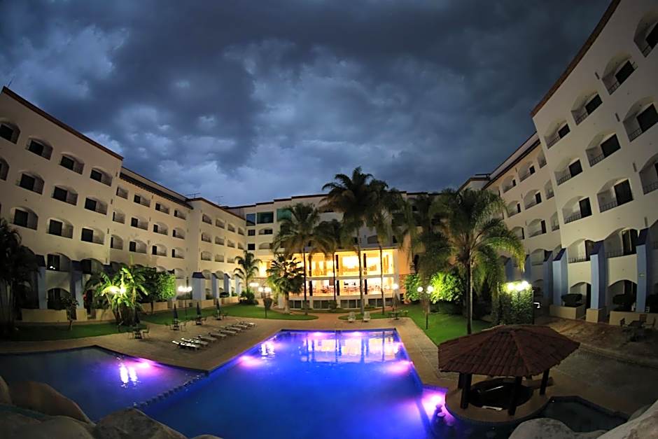 Hotel Gran Plaza & Convention Center