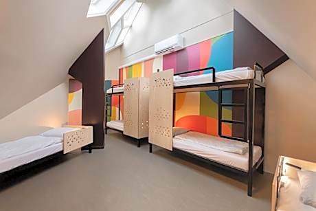 Bed in 6-bed Mixed Dorm with Shower