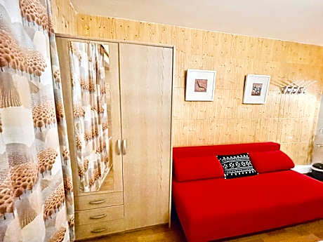 Basic Triple Room with Shared Bathroom