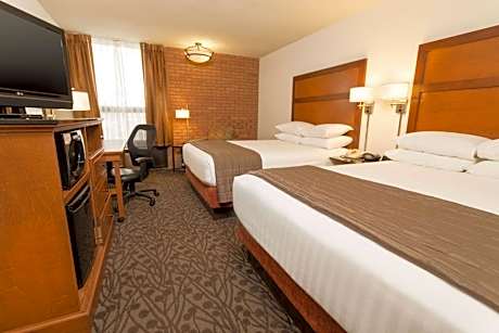 Deluxe Room with Two Queen Beds - Accessible, Tub, Upper Floor