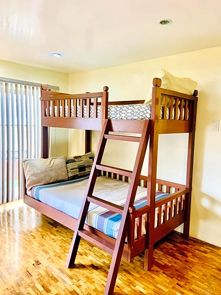 Elliannah Pines Hotel