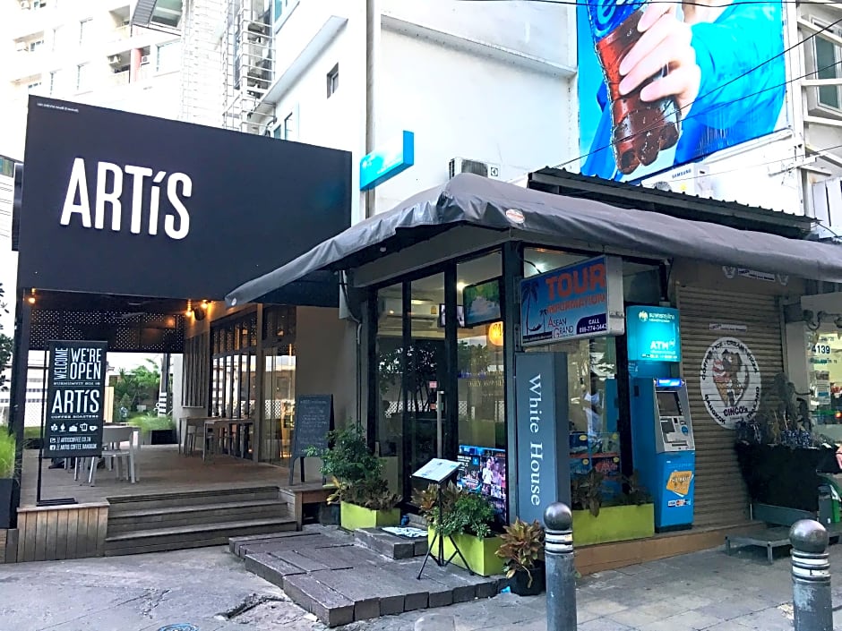 White House Asoke Sukhumvit 18