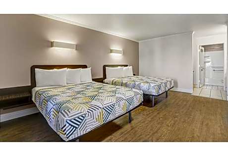2 Queen Beds | Non-Smoking