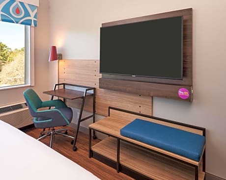 King Room with Bath Tub - Mobility Access