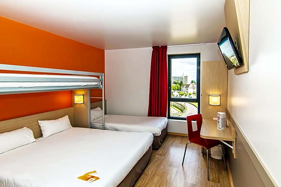Photo 1 of 8 of Quadruple Room