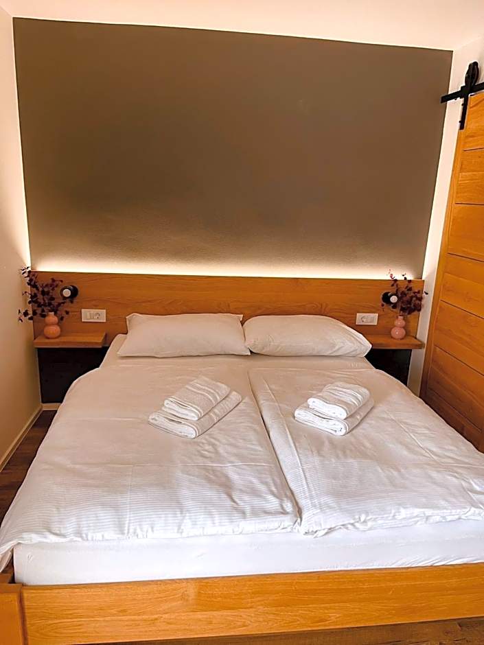 PJ Hotel Cerklje - 5min to Airport - Free Parking