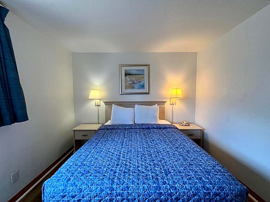 Photo 1 of 3 of 1 Queen Bed Suite
