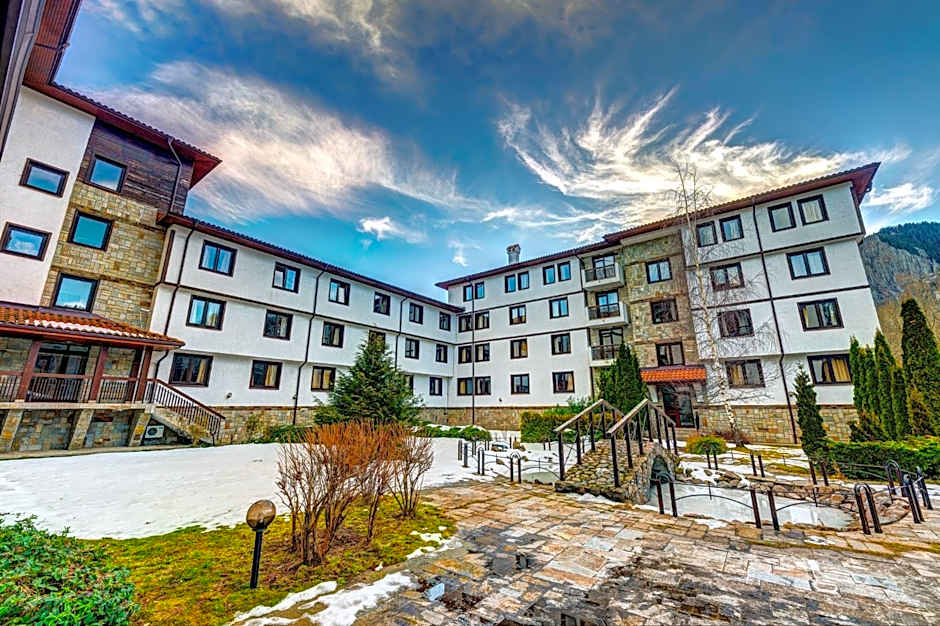 Complex Silver Hills