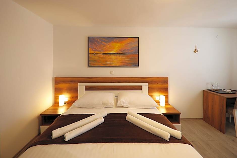 Photo 1 of 2 of Double Room