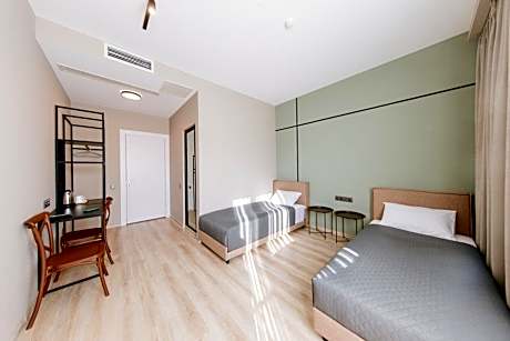 2 Beds, Balcony