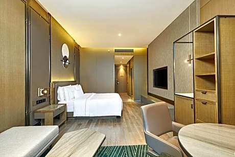 CLUB, Club lounge access, Guest room, 1 King, City view