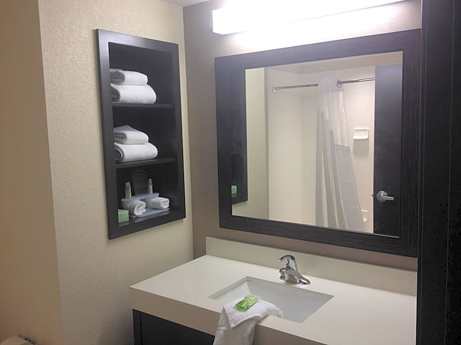 Holiday Inn Express & Suites Monroe By IHG