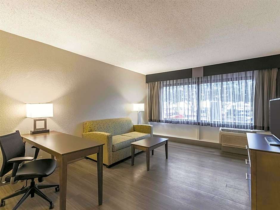 La Quinta Inn & Suites by Wyndham Virginia Beach