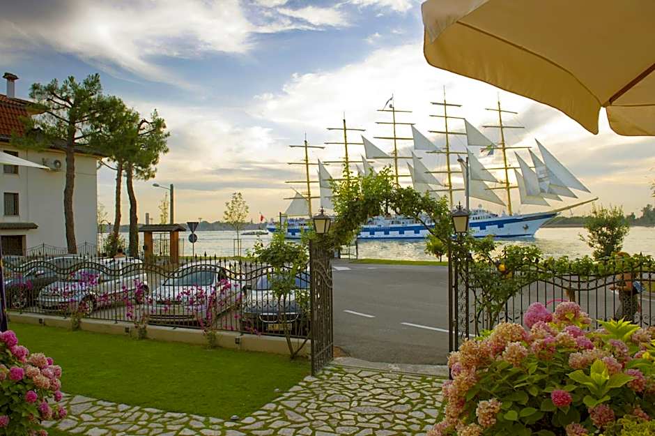 Viktoria Palace Hotel