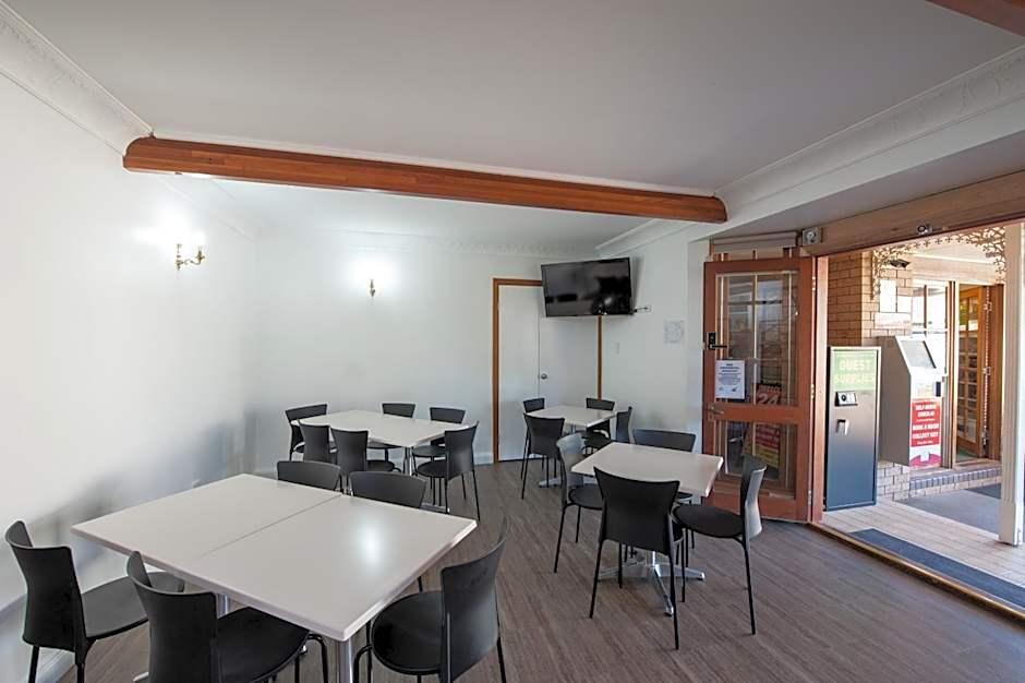 Jacaranda Place Motor Inn