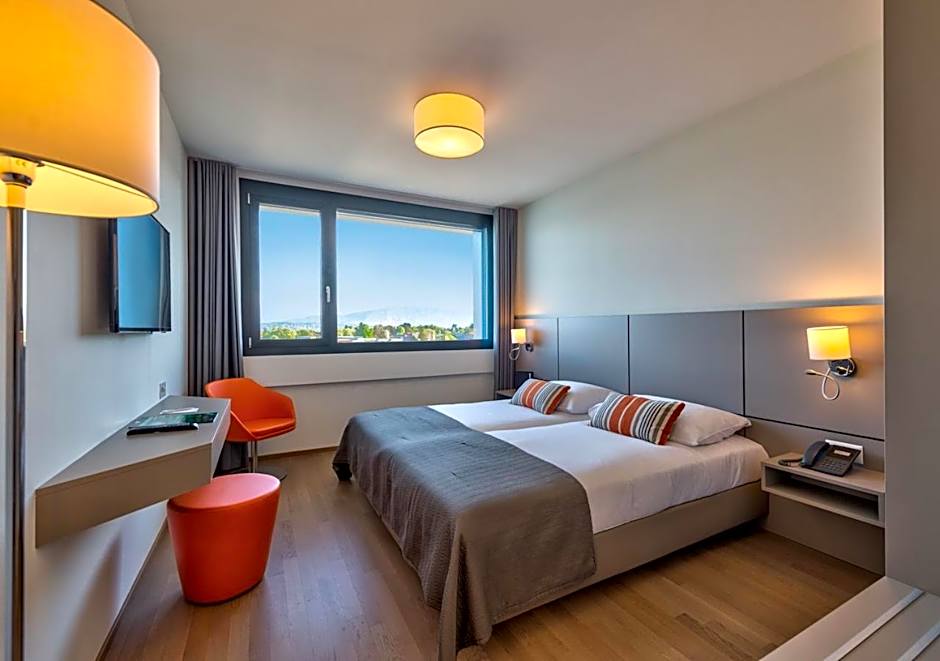 Lake Geneva Hotel