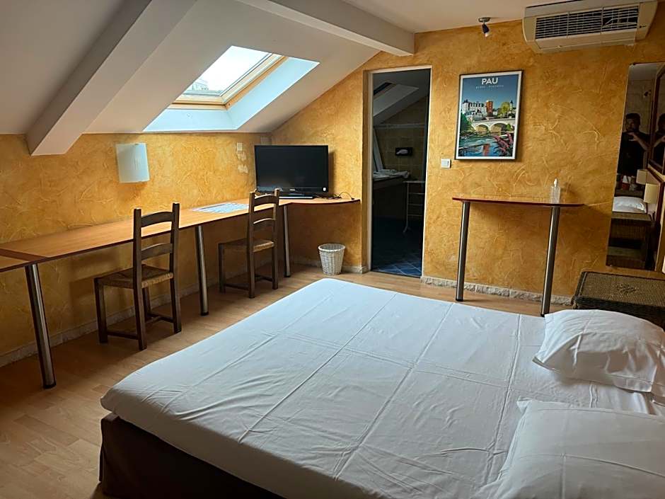 Hôtel Bosquet Pau Centre - Self Check In Budget Hotel