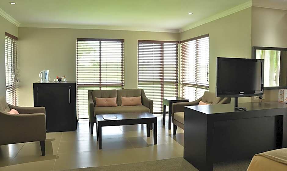 Cresta Riley's Hotel