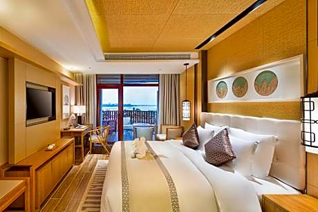 Deluxe King Bed with Balcony