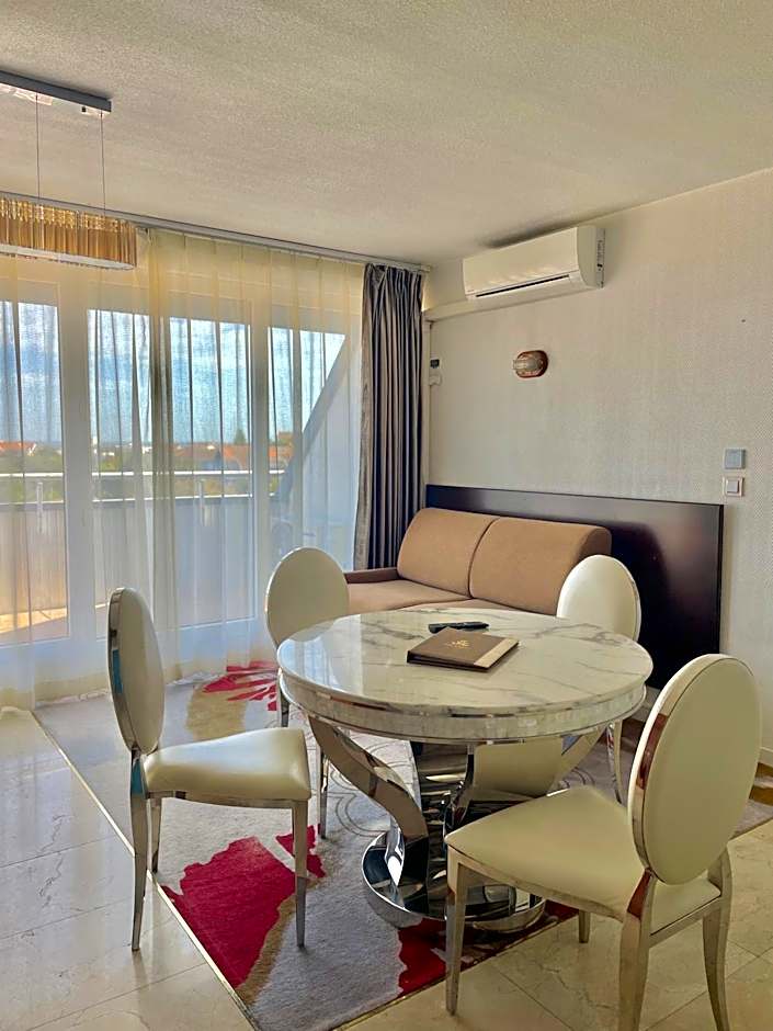 Appart-Hôtel Le Trianon