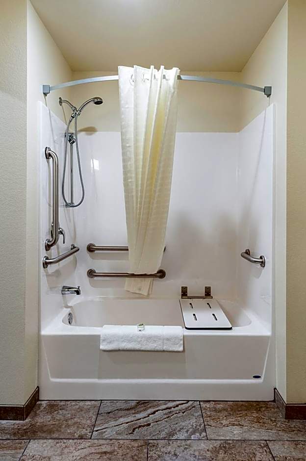 Cobblestone Hotel & Suites - Neenah