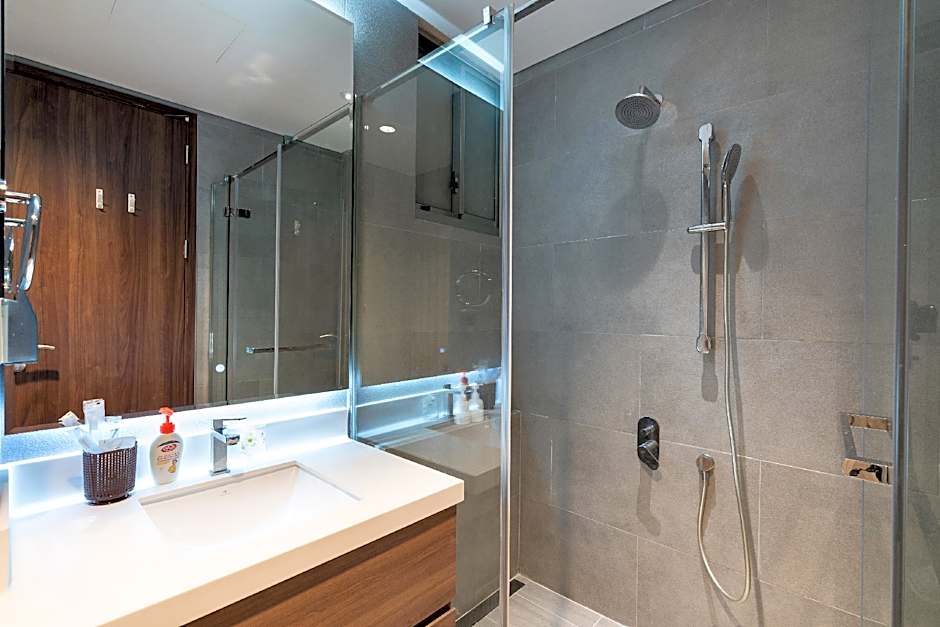 Convinia Luxury The Peak Midtown