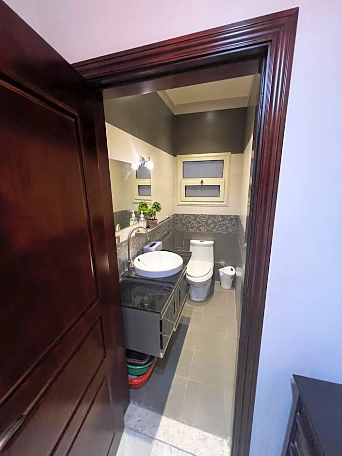 Super luxury flat near airport شقة سكنية قمة الفخامة والاتساع بقرب المولات التجارية و المطار