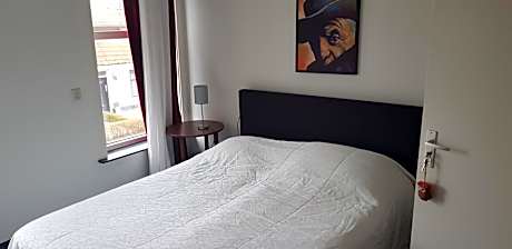 Standard Twin Room with Shared Bathroom