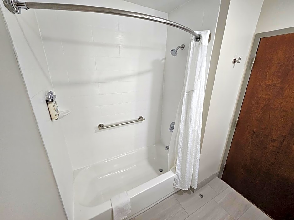 Holiday Inn Express Hotel & Suites Cincinnati-Blue Ash By IHG