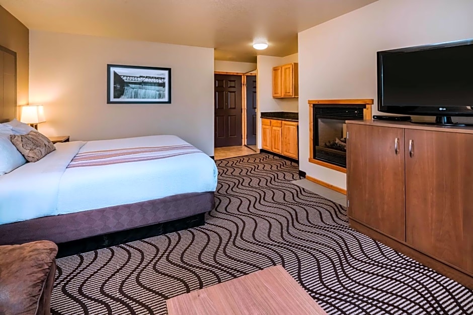 Best Western Plus Riverfront Hotel and Suites