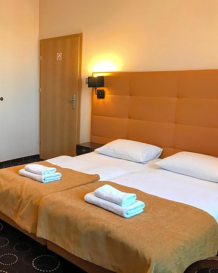 La Petite APARTMENTS & ROOMS