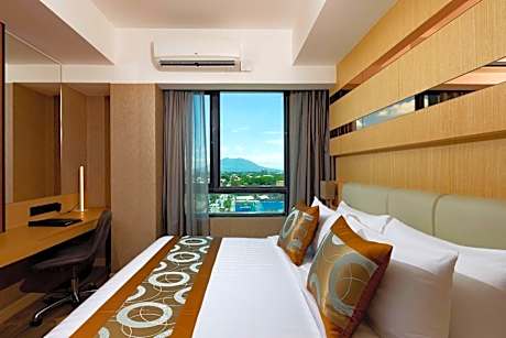 Deluxe Queen Room - Non-Smoking