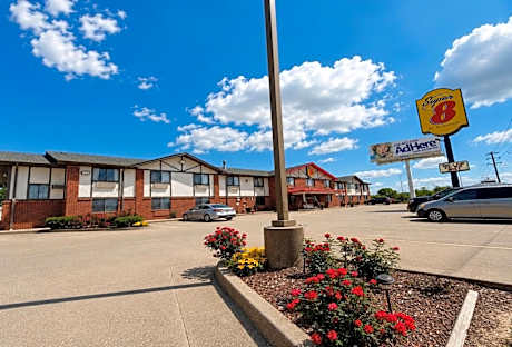 Super 8 by Wyndham Warrenton