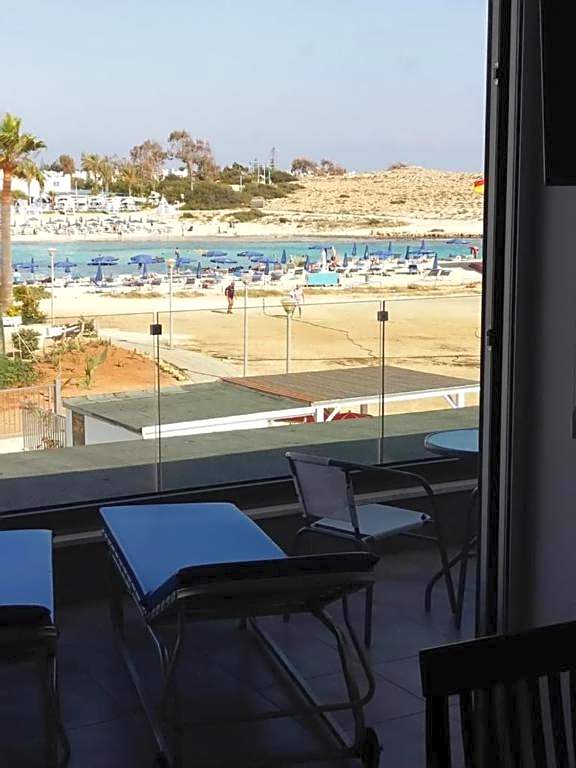 Christopher's Sandy Beach Suites
