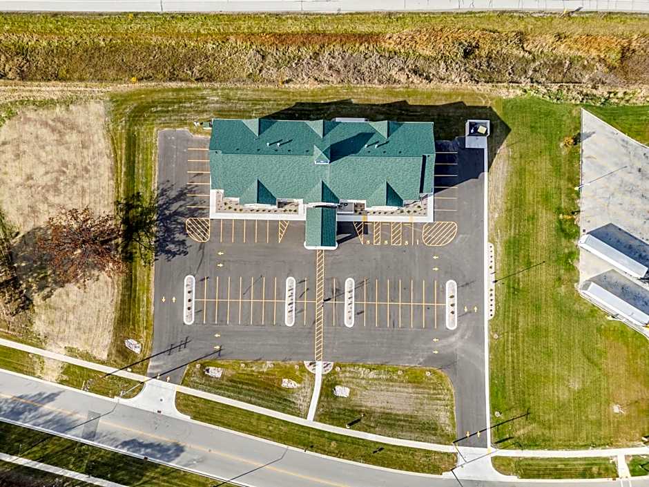 Cobblestone Hotel & Suites Denmark - Green Bay