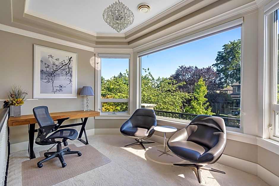 Luxurious Multi-Family Home in Vancouver West, 10 Mins Downtown