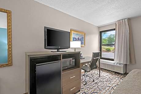 Queen Room with Two Queen Beds - Non-Smoking