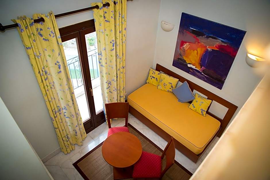 Maritsas Hotel & Suites
