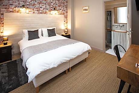 Standard Double Suite