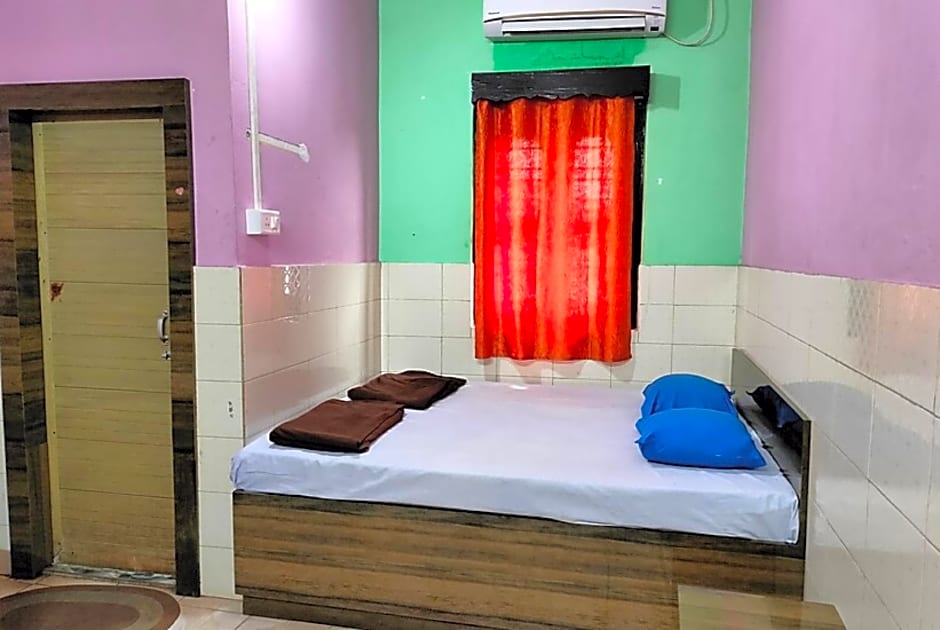 Goroomgo Central Guest House Agartala