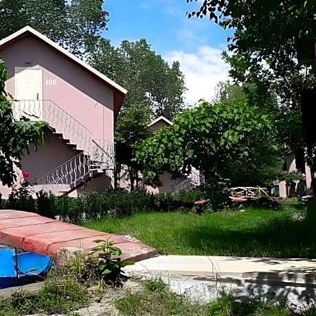 Semerana Riverside Hotel and Restaurant