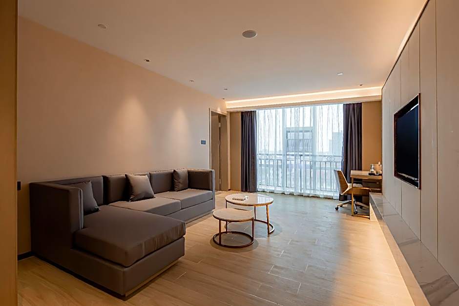 Lavande Hotel Yueyang County Fuya
