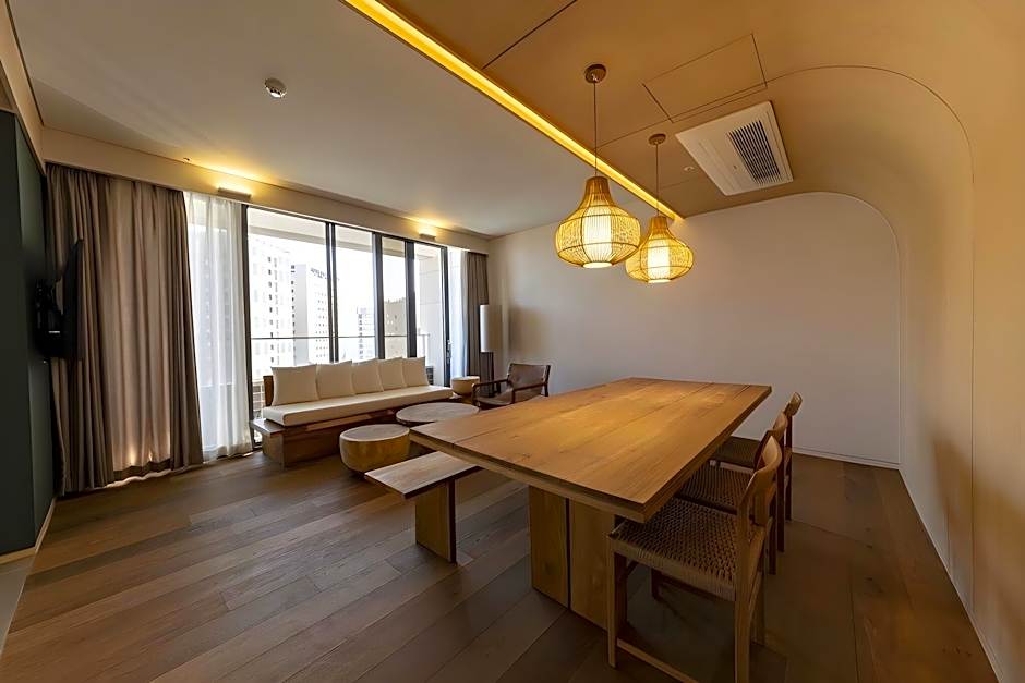 HOUND HOTEL SIGNATURE