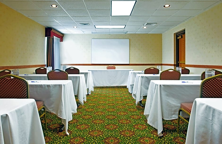 Candlewood Suites Grand Rapids Airport By IHG