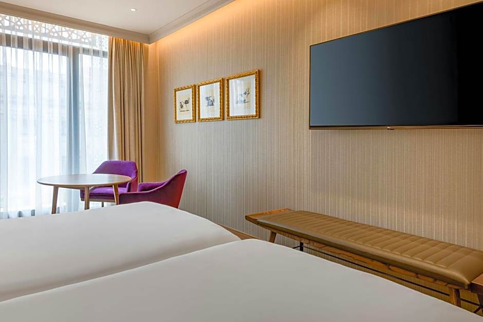 Querencia de Sevilla, Autograph Collection