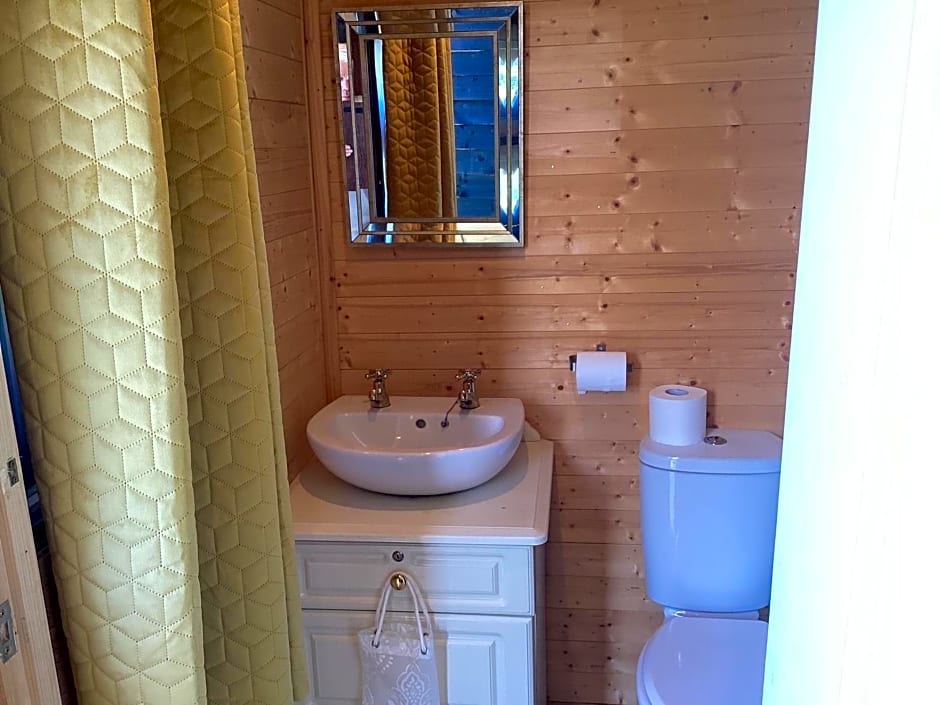 Vigo Retreat cabin 2