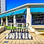 Sunrise Surprise 9th floor 2BR 2 BA King Suite Beach shuttle, heated pool!