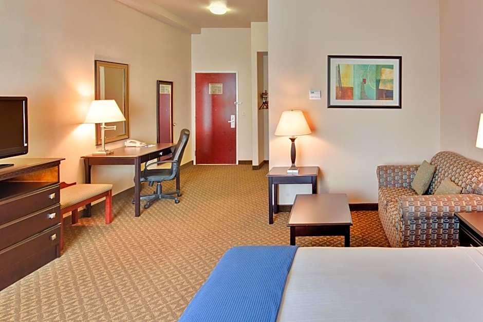 Holiday Inn Express Delano Highway 99 By IHG